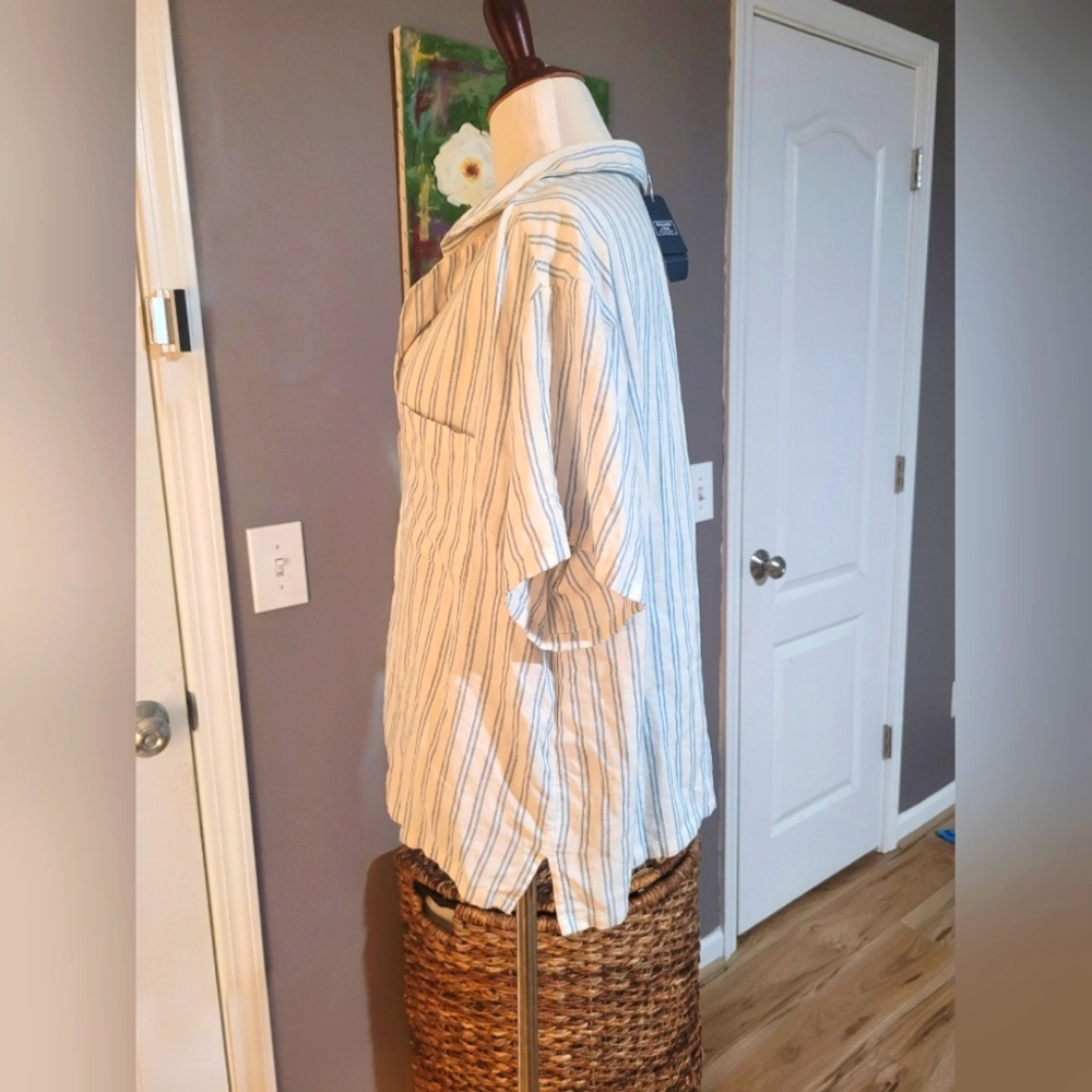 Abercrombie & Fitch Blue and White Striped Button Down Shirt - Picture 4 of 6